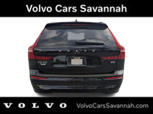 Used 2023 Volvo XC60 B5 Core image 6