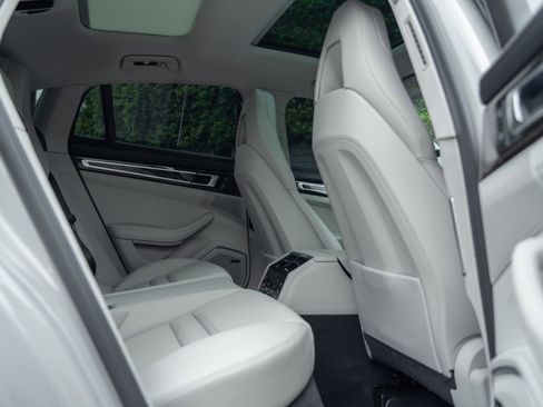 Used 2023 Porsche Panamera 4 Platinum Edition w/ Assistance Package image 5