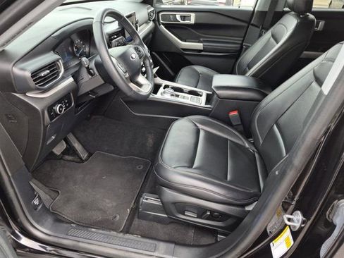 Used 2024 Ford Explorer XLT w/ Equipment Group 202A image 12