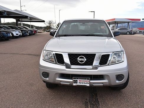 Used 2012 Nissan Frontier SV image 2