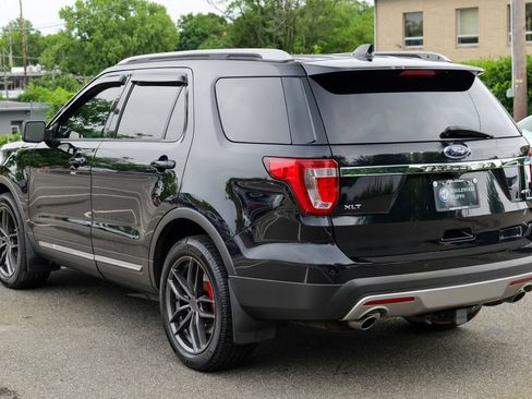 Used 2017 Ford Explorer XLT w/ Equipment Group 202A AWD/4WD image 5
