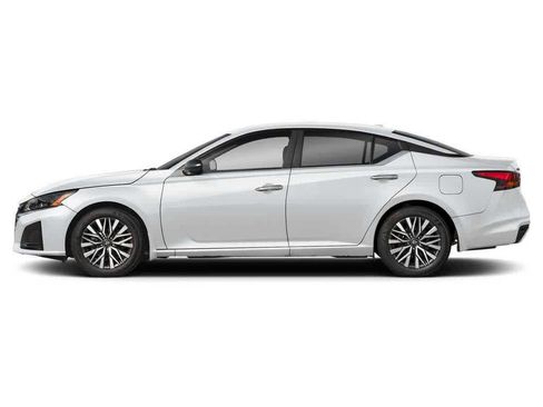 Used 2025 Nissan Altima 2.5 SV FWD image 3