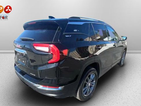 Used 2024 GMC Terrain SLT image 2