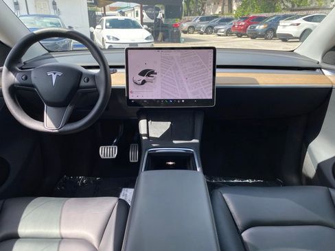 Used 2024 Tesla Model Y Performance AWD/4WD image 3