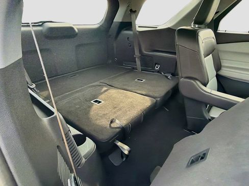 Used 2024 Ford Explorer XLT w/ Equipment Group 202A AWD/4WD image 28