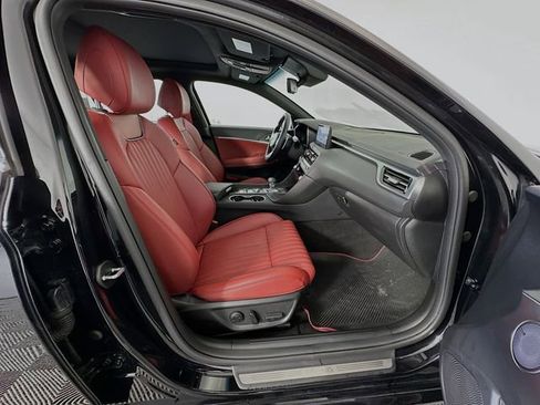 Used 2025 Genesis G70 2.5T w/ Sport Prestige Package image 30