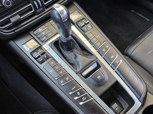 Used 2019 Porsche Macan AWD/4WD image 16