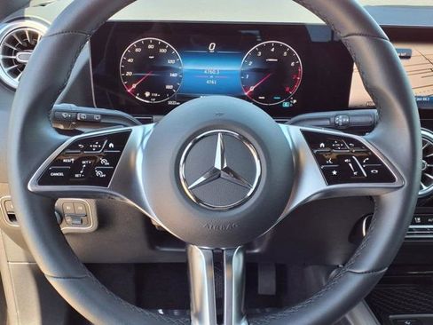 Used 2025 Mercedes-Benz GLA 250 image 33