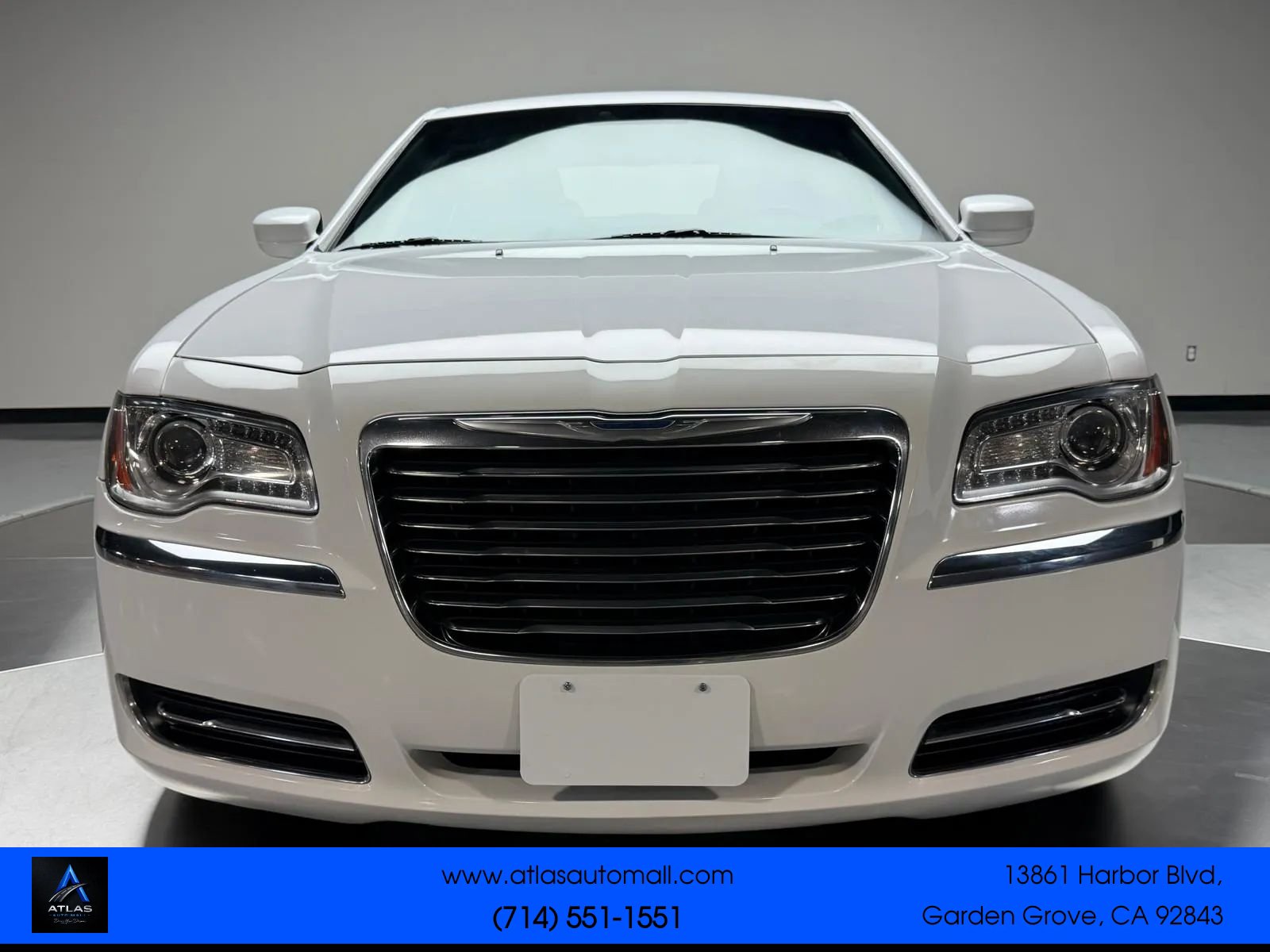 Used 2012 Chrysler 300 RWD image 3