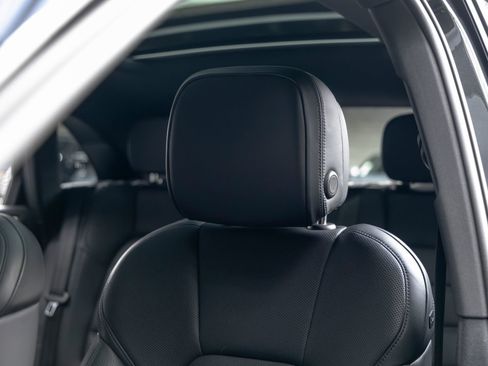 Certified 2022 Porsche Macan S AWD/4WD image 28