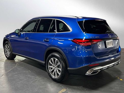 Used 2025 Mercedes-Benz GLC 300 4MATIC image 3