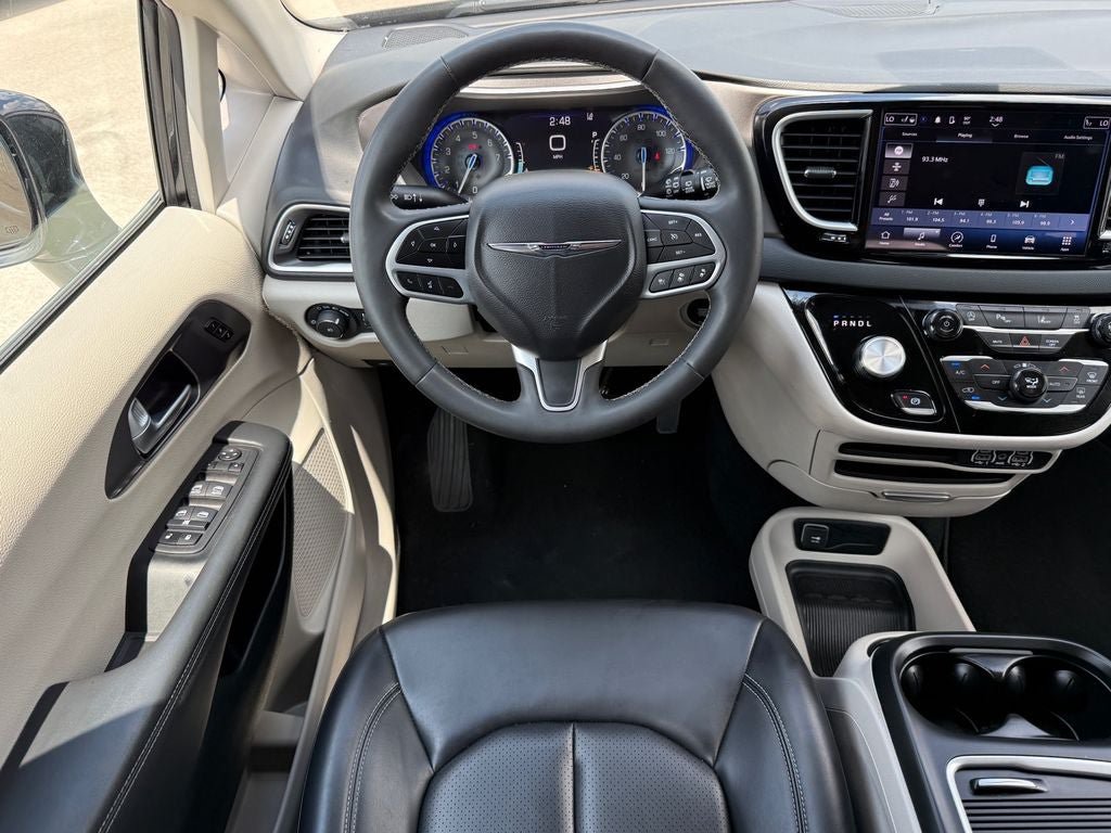 Used 2024 Chrysler Pacifica Touring-L FWD image 17