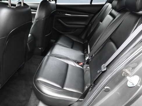 Used 2019 MAZDA MAZDA3 Sedan FWD image 2