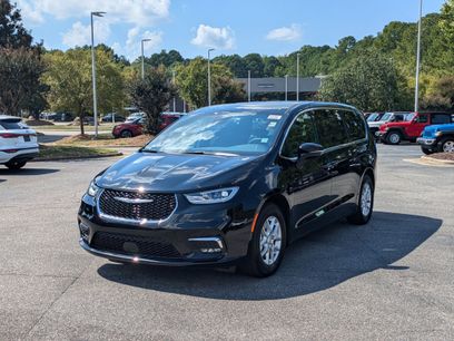 New 2026 Chrysler Pacifica Select