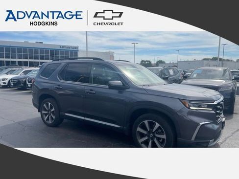Used 2024 Honda Pilot Touring image 1