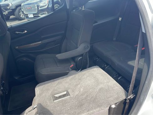 Used 2018 GMC Acadia SLE image 27