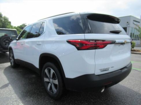 Used 2023 Chevrolet Traverse LT w/ LT Premium Package AWD/4WD image 5