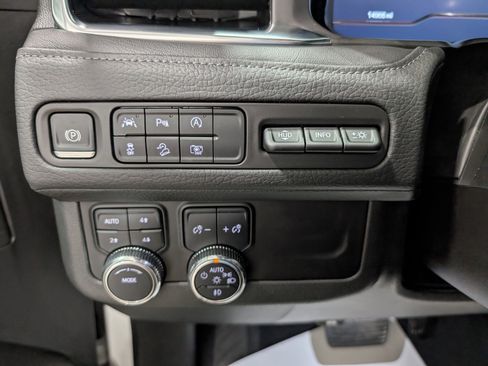 Used 2024 GMC Yukon XL Denali image 24