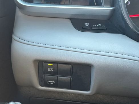 Used 2021 Toyota Highlander LE image 33