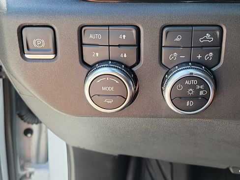 Used 2022 GMC Sierra 1500 SLT w/ SLT Premium Plus Package AWD/4WD image 38