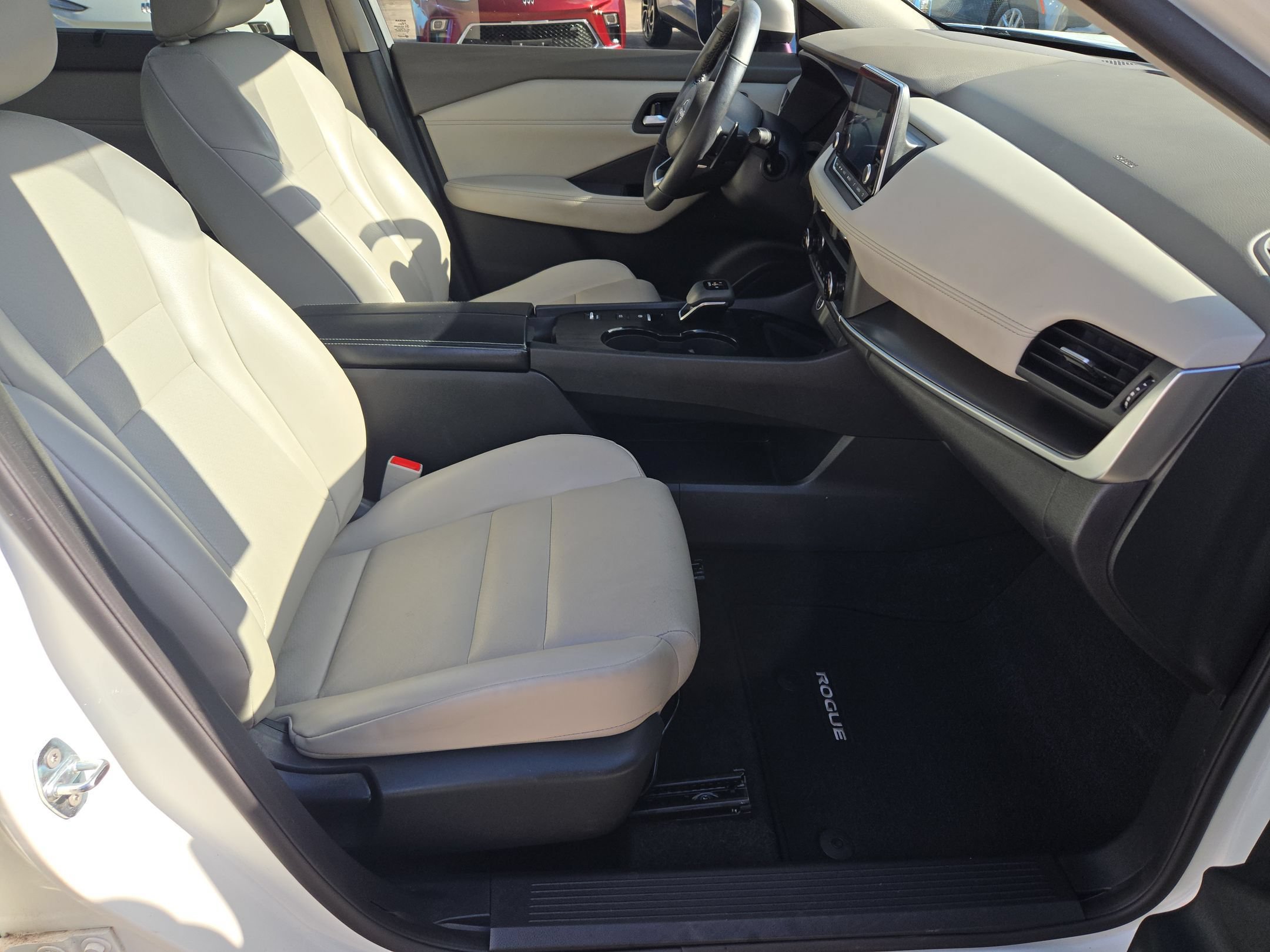 Used 2023 Nissan Rogue SV w/ SV Premium B Package FWD image 29
