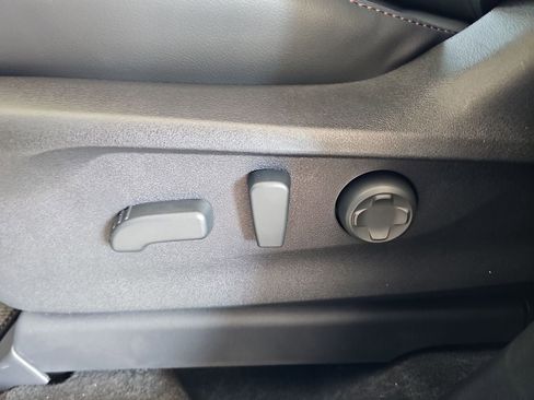 Certified 2025 Subaru Ascent Bronze Edition image 32