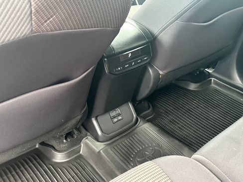 Used 2023 Toyota Highlander LE image 37