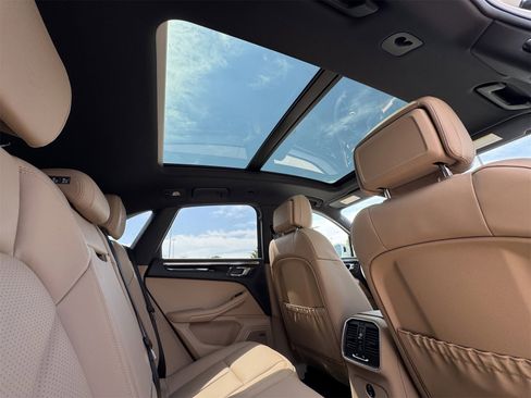 New 2026 Porsche Macan image 28