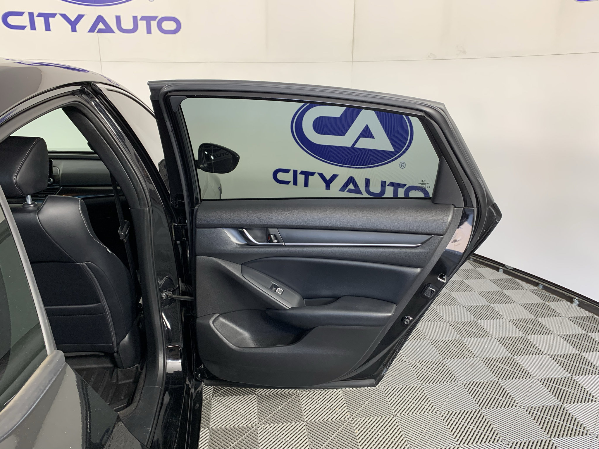 Used 2018 Honda Accord Sport image 32