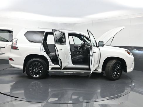 Used 2023 Lexus GX 460 Premium w/ Premium Plus Package image 39