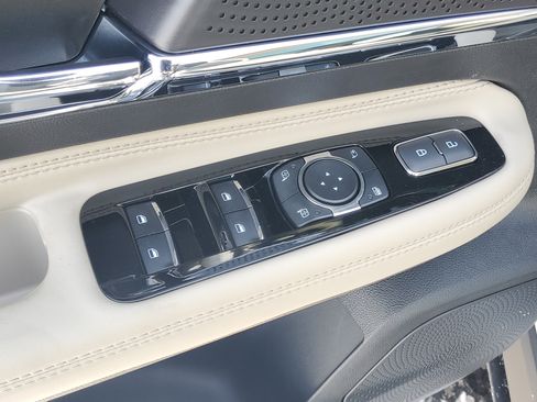 New 2026 Lincoln Corsair Premiere image 10