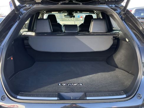 Used 2022 Toyota Venza XLE image 6