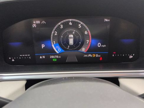 Used 2025 Volkswagen Taos SE AWD/4WD image 13