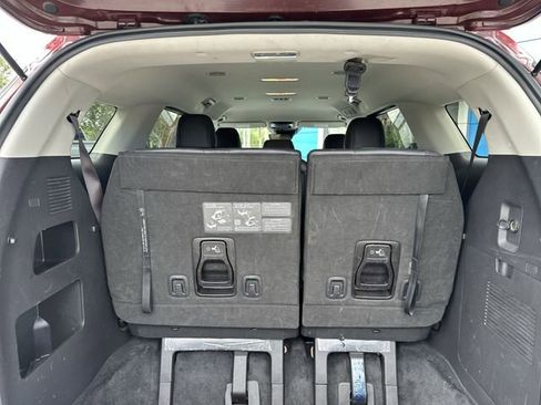 Used 2024 Kia Carnival LX FWD image 28
