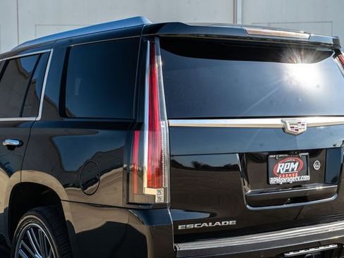 Used 2018 Cadillac Escalade Luxury image 9