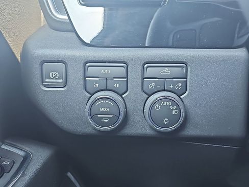 Used 2024 Chevrolet Silverado 1500 LT AWD/4WD image 31