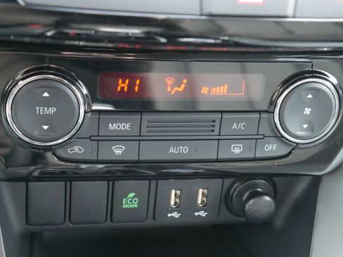 New 2025 Mitsubishi Eclipse Cross LE image 18