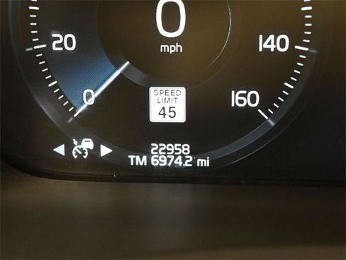 Used 2022 Volvo XC90 T6 Momentum w/ Climate Package image 26