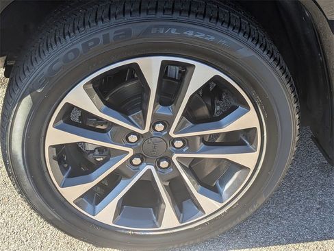 Used 2022 Jeep Grand Cherokee Overland w/ Luxury Tech Group IV image 14