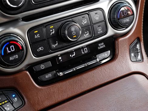 Used 2020 Chevrolet Suburban Premier w/ 6.2L Performance Package image 25