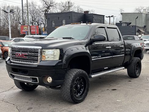 Used 2011 GMC Sierra 2500 Denali w/ Snow Plow Prep Package image 4