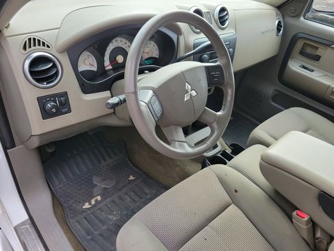 Used 2006 Mitsubishi Raider DuroCross image 3