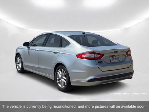 Used 2016 Ford Fusion SE FWD image 8