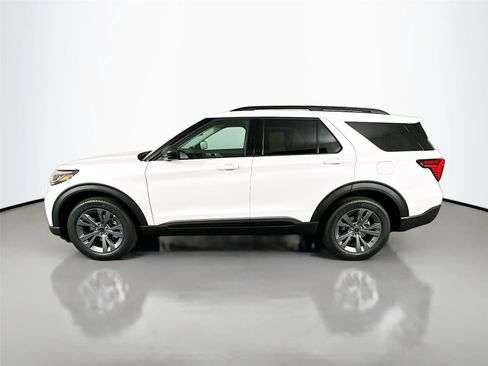 New 2026 Ford Explorer Active w/ Active Comfort Package AWD/4WD image 4