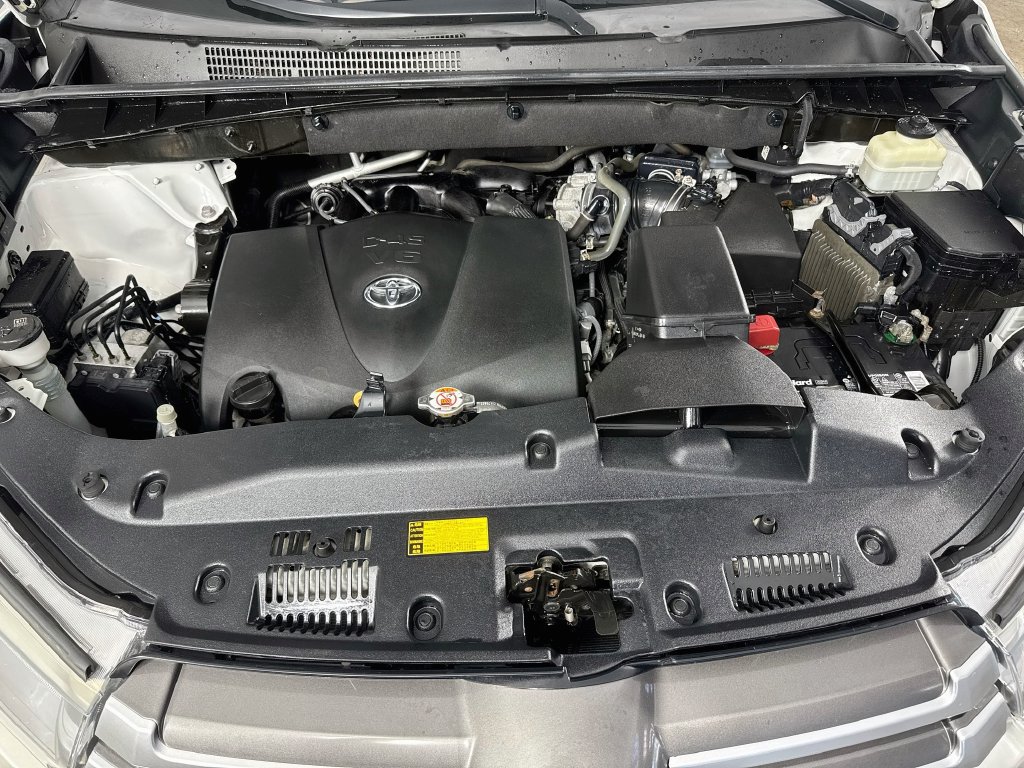 Used 2018 Toyota Highlander XLE AWD/4WD image 39