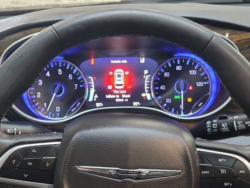 Used 2023 Chrysler Pacifica Limited image 19