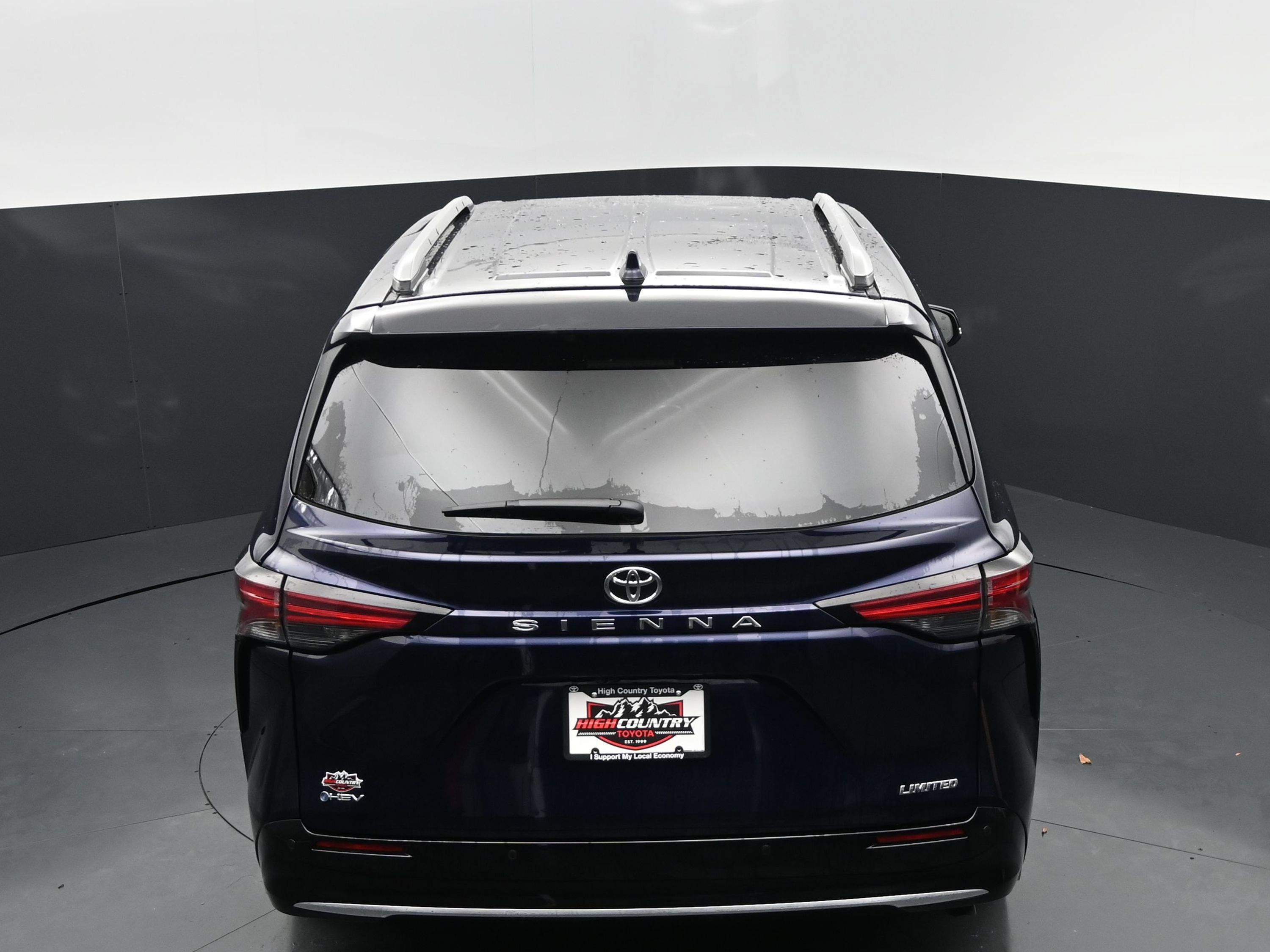 Used 2026 Toyota Sienna Limited FWD image 32
