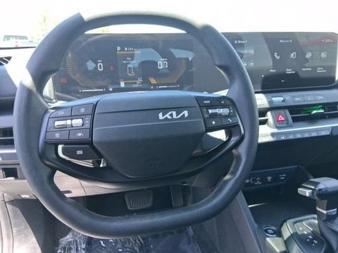 Used 2025 Kia K4 FWD image 18
