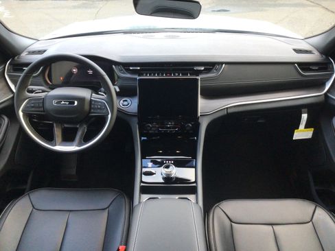 New 2025 Jeep Grand Cherokee L Limited image 11