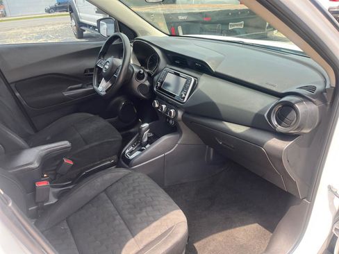 Used 2022 Nissan Kicks S FWD image 12